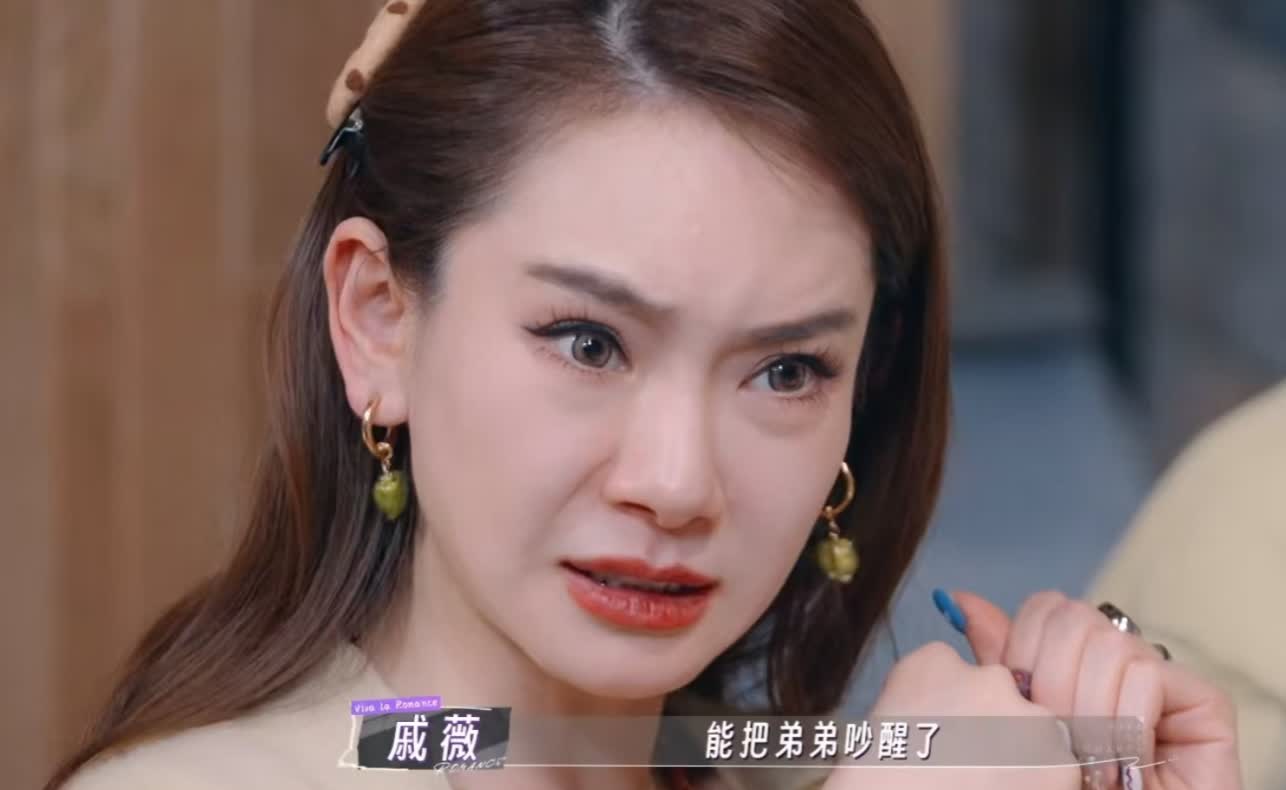 戚薇说：我生了二胎后，有次Lucky放学回来特别大声地叫我们，结果爸爸就吃了一惊