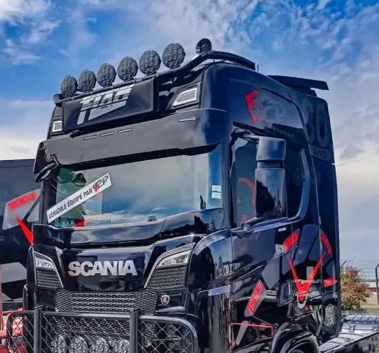 有钱人的玩法真是让人意想不到！广东中山有个黄先生，花100多万买了一辆斯堪尼亚卡