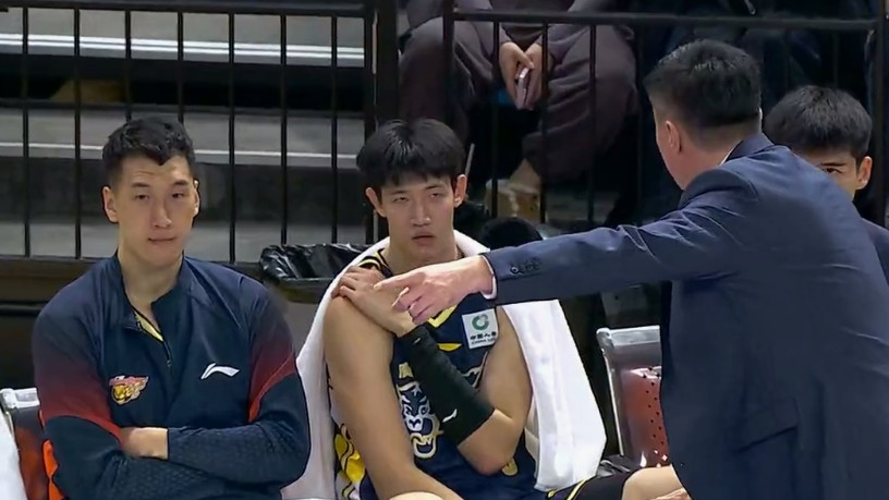 18岁小将一点就会，26岁国手却死猪不怕烫，心酸的是教练还不得不用