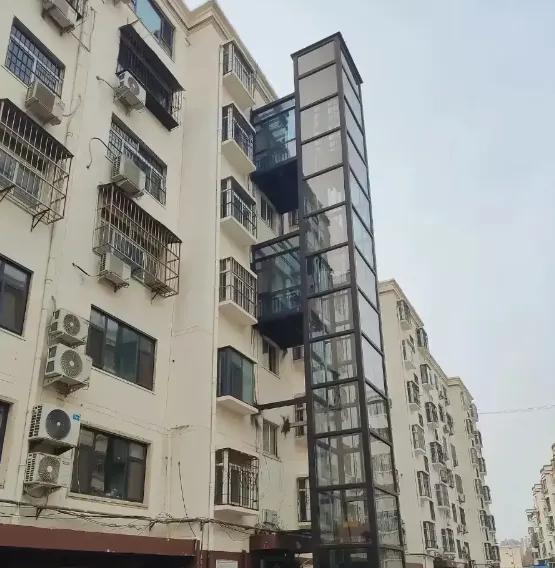 整整65万元，这栋楼就这两家用上了电梯，邻居只能眼巴巴看他们用上了专属电梯，也不