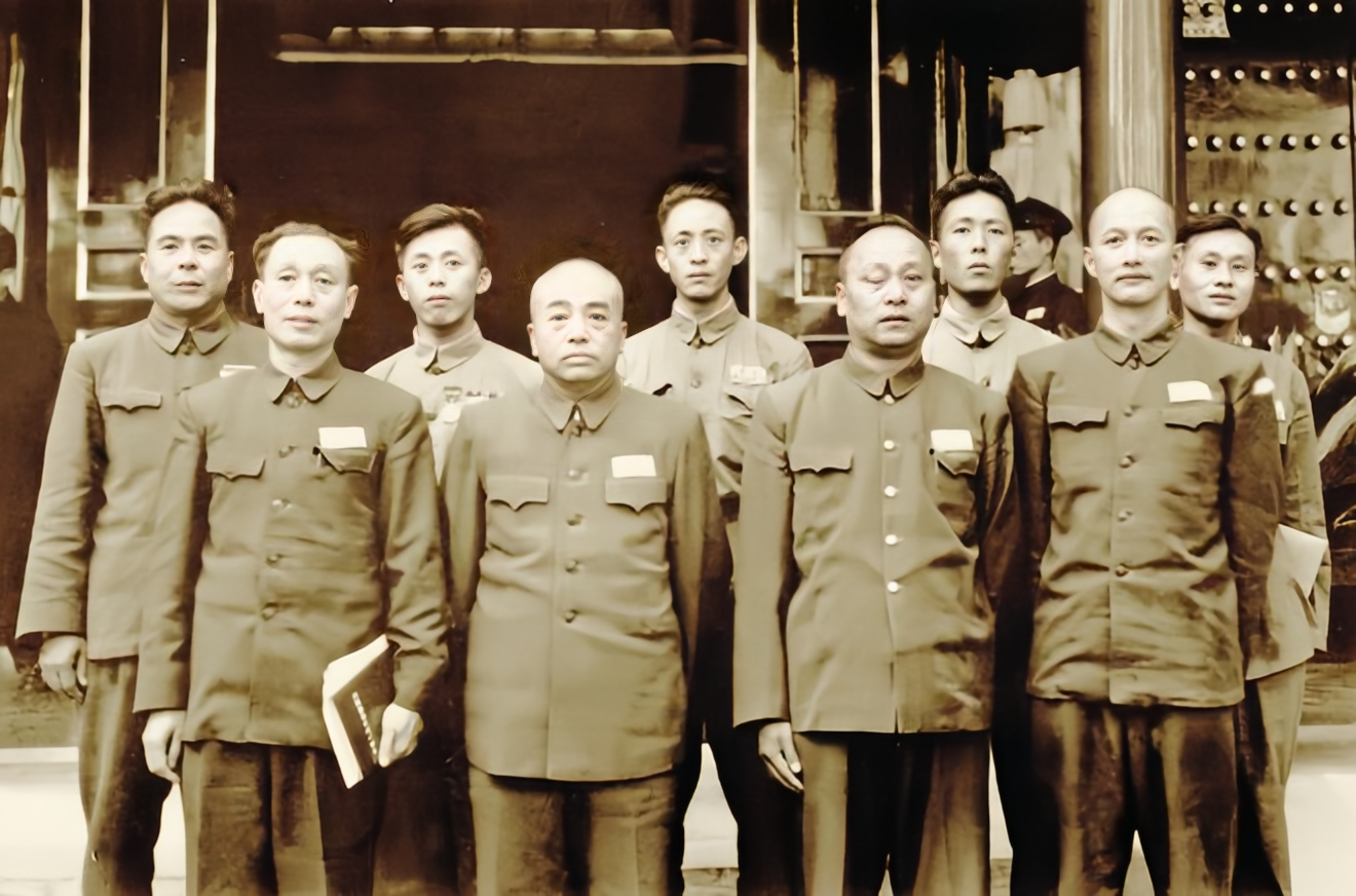 抗美援朝战争中，彭德怀和洪学智结下了深厚的革命战友情谊，洪学智救过彭德怀的命，他