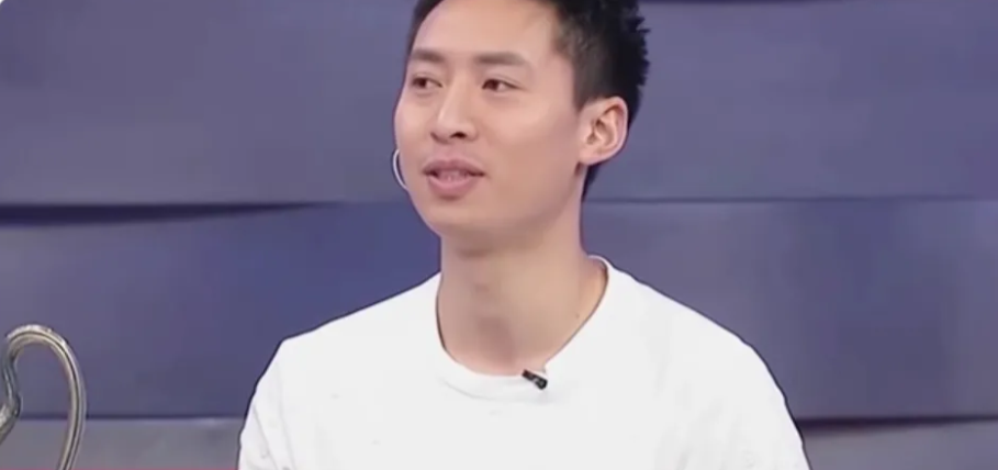 方博告诉你国乒谁最帅

方博：我觉得马龙挺帅的。
以前一般，没拿成绩之前一般，拿