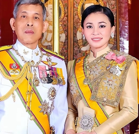 泰国国王心思缜密，考虑周全，佩通坦被停职在大家眼里已经是大势所趋，但国王显然不这