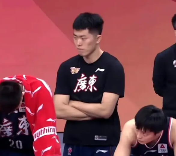 广东队季后赛用人引担忧！张昊、张皓嘉、张明池、张文逸这四位姓张球员状况百出。
张