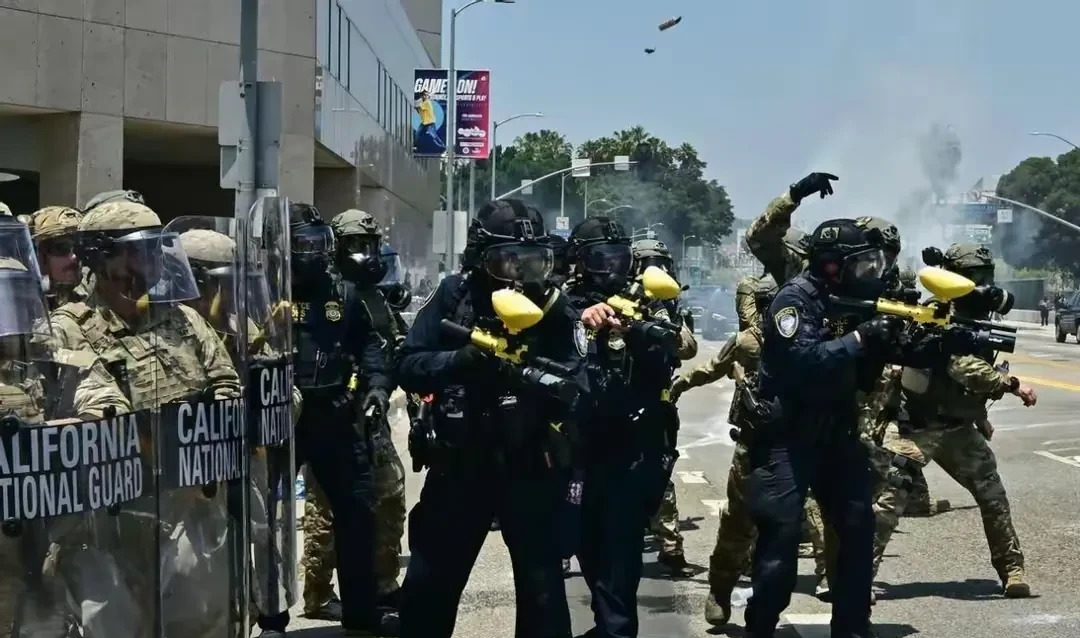 加州大乱，内战要爆发了？











谁能想到，一场看似普通的移民清剿
