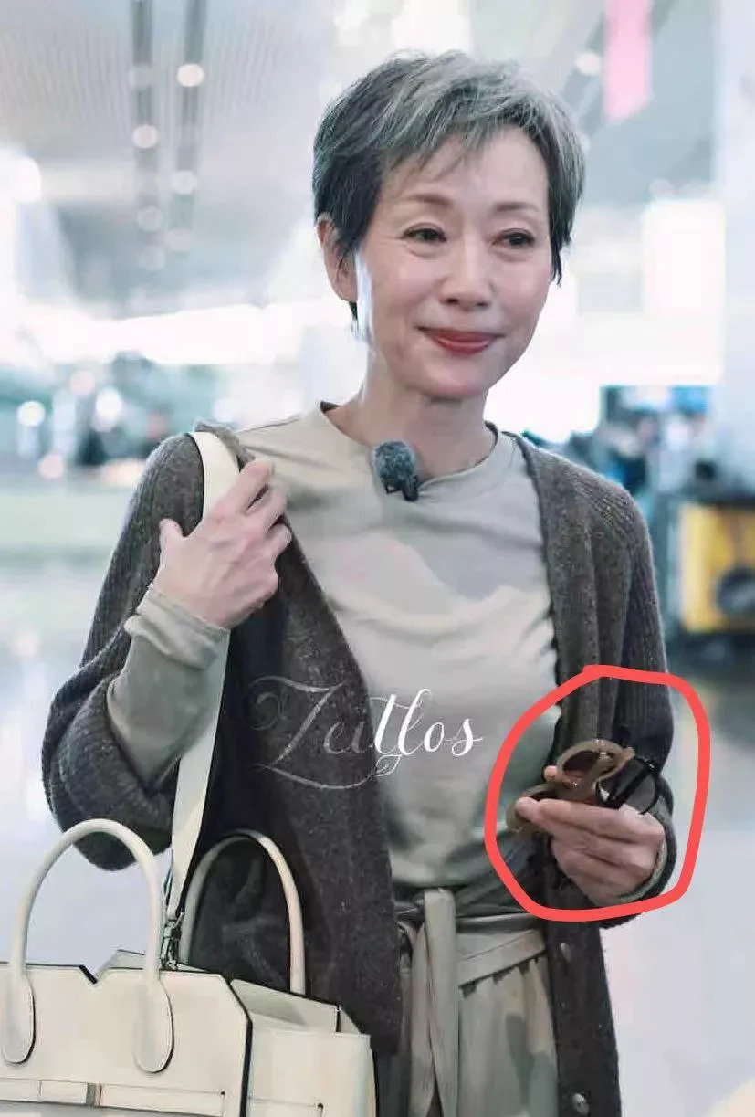 叶童隐忍婚姻不幸令人心疼











我的天哪！这也太让人难以置信了吧