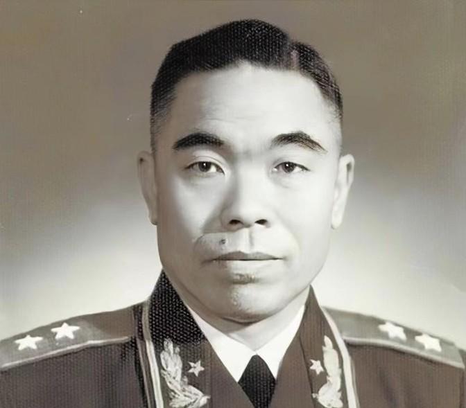 1955年，授衔仪式结束后，曾泽生流着泪说道：“感谢彭老总，是他让我赢得了中将的