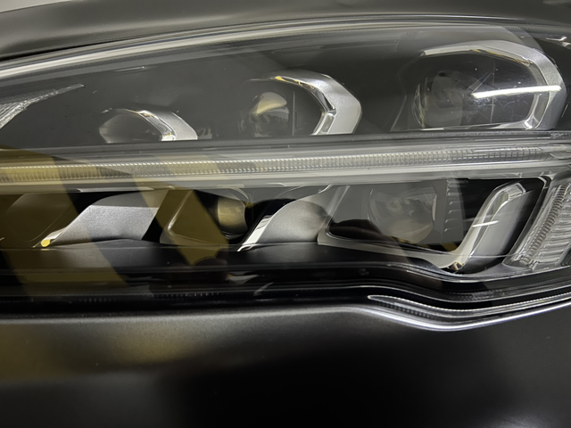 升级了上矩阵
感觉原车的灯有点暗，就去改了灯，上矩阵大灯，4近8远，2组科耀达的