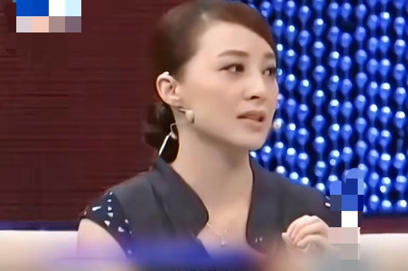 徐露说：可云这个角色本来定的是蒋勤勤，开机前三天蒋勤勤有事来不了，所以才找到的她