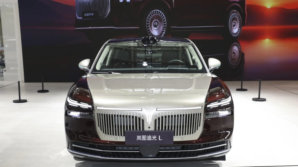 岚图追光L售27.99万起，华为ADS4+鸿蒙座舱