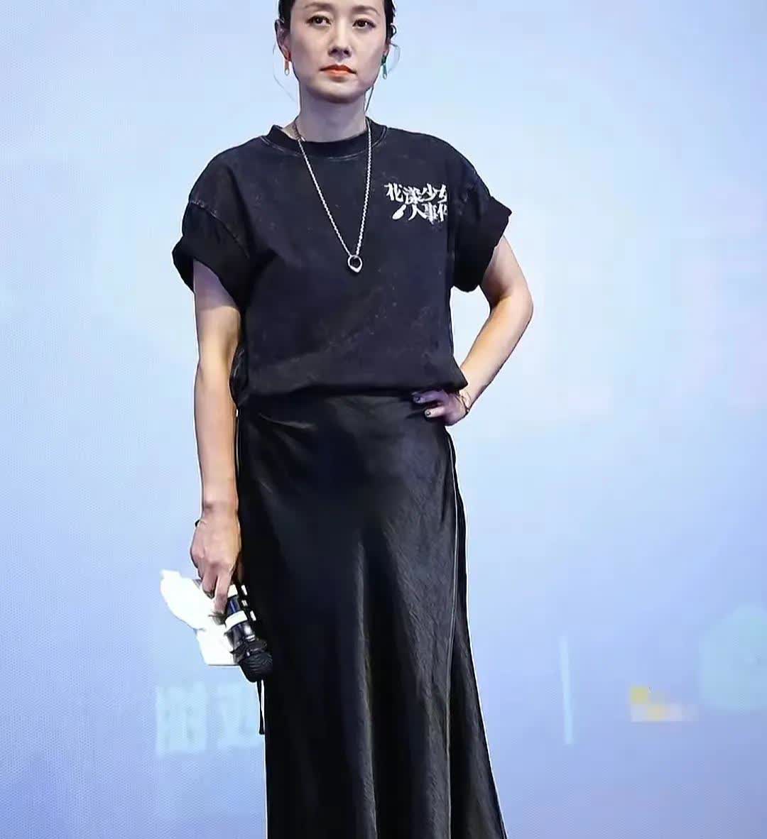看了马伊琍小肚子的照片
我默默做了一个决定
不是要去医美，也不是要去减肥，而