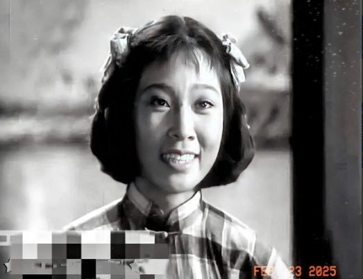 1983年12月27日清晨八点十分，演员袁保琪突感心口绞痛。

赶到单位发现众人