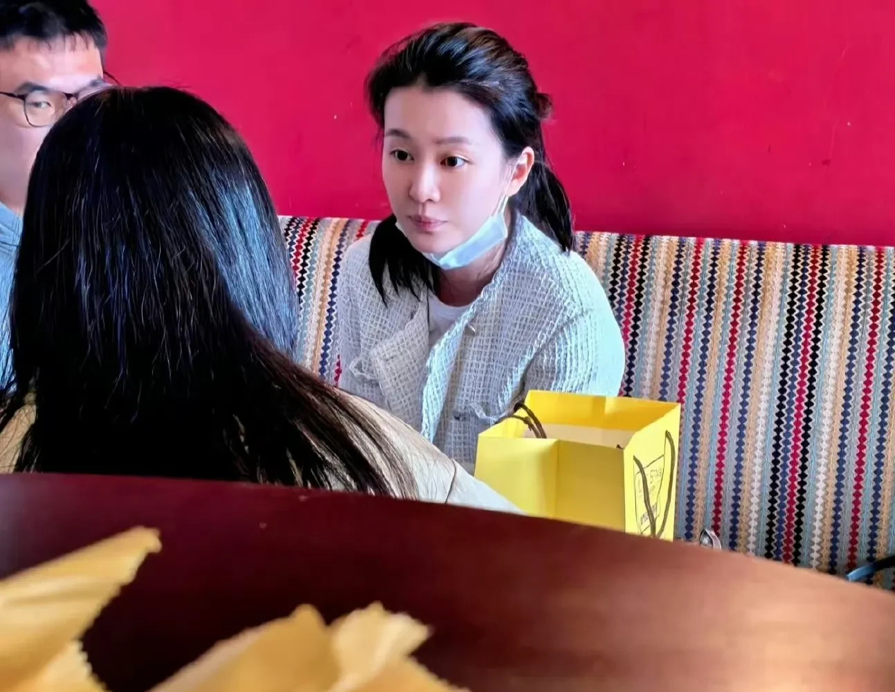 乔欣素颜与富二代男友约会











天哪！乔欣居然素颜和未婚夫赖柏霖