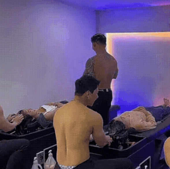 女权男色时代来临？女选帅男技师引热议