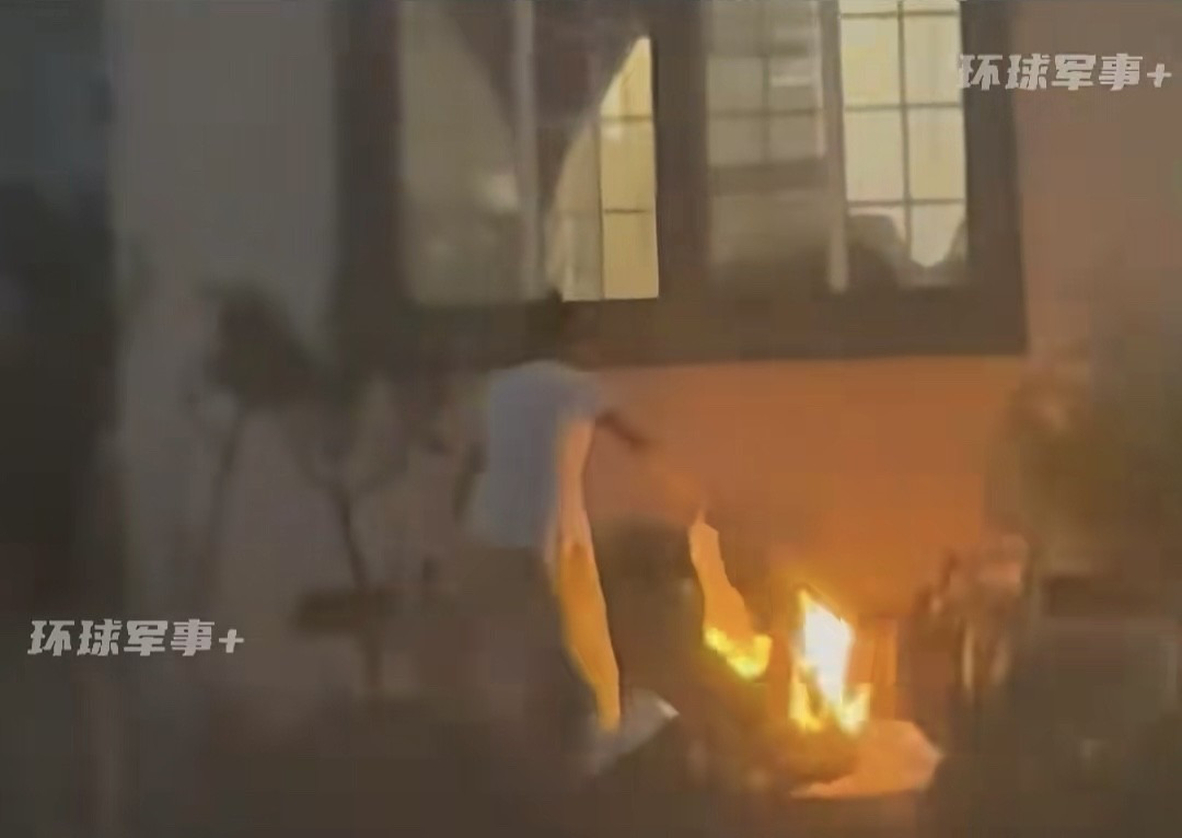 大妈美国耍横，结果悲剧了











这事儿太离谱了！谁能想到，一个大