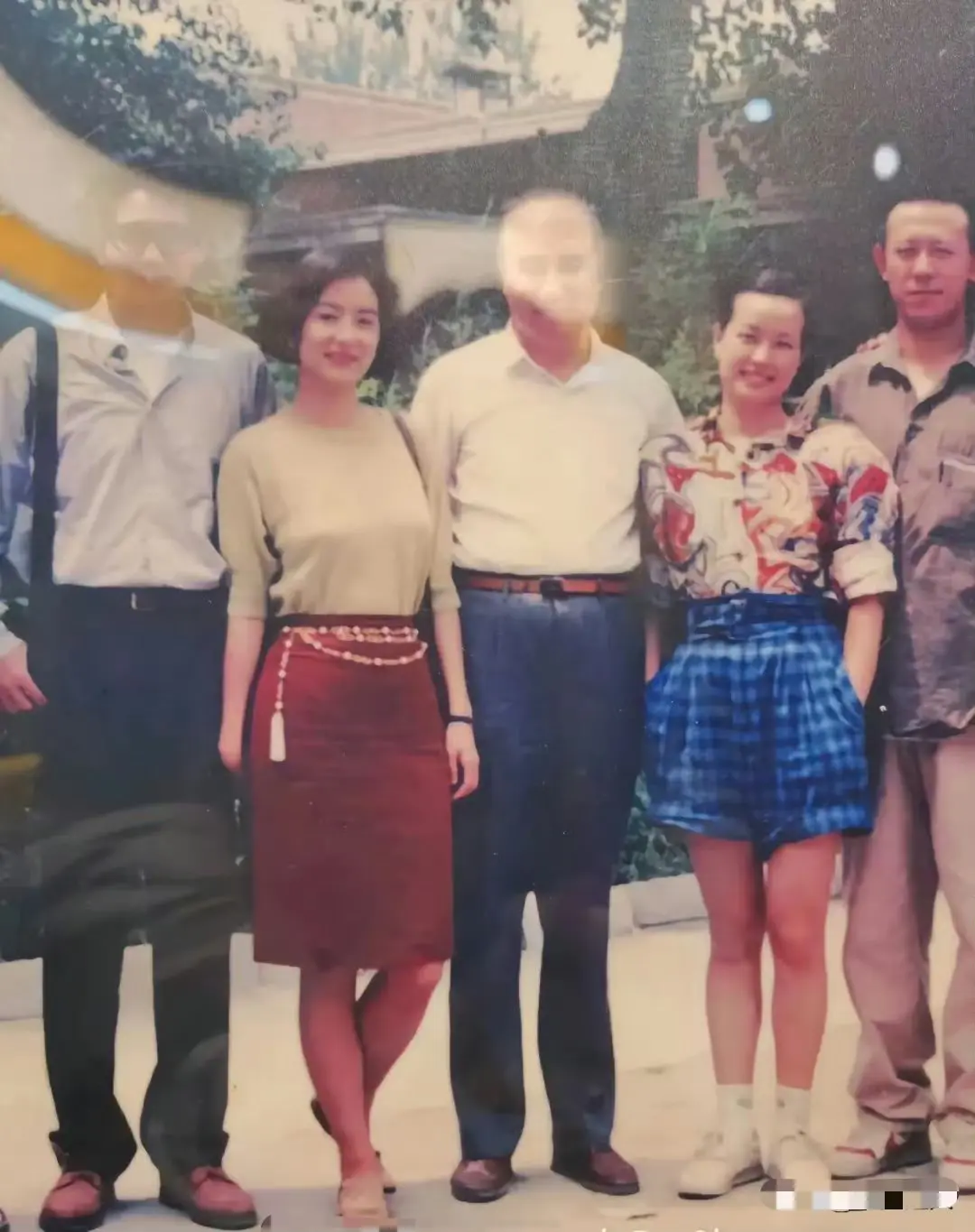 上世纪，刘晓庆和林青霞同框，刘看着好土。