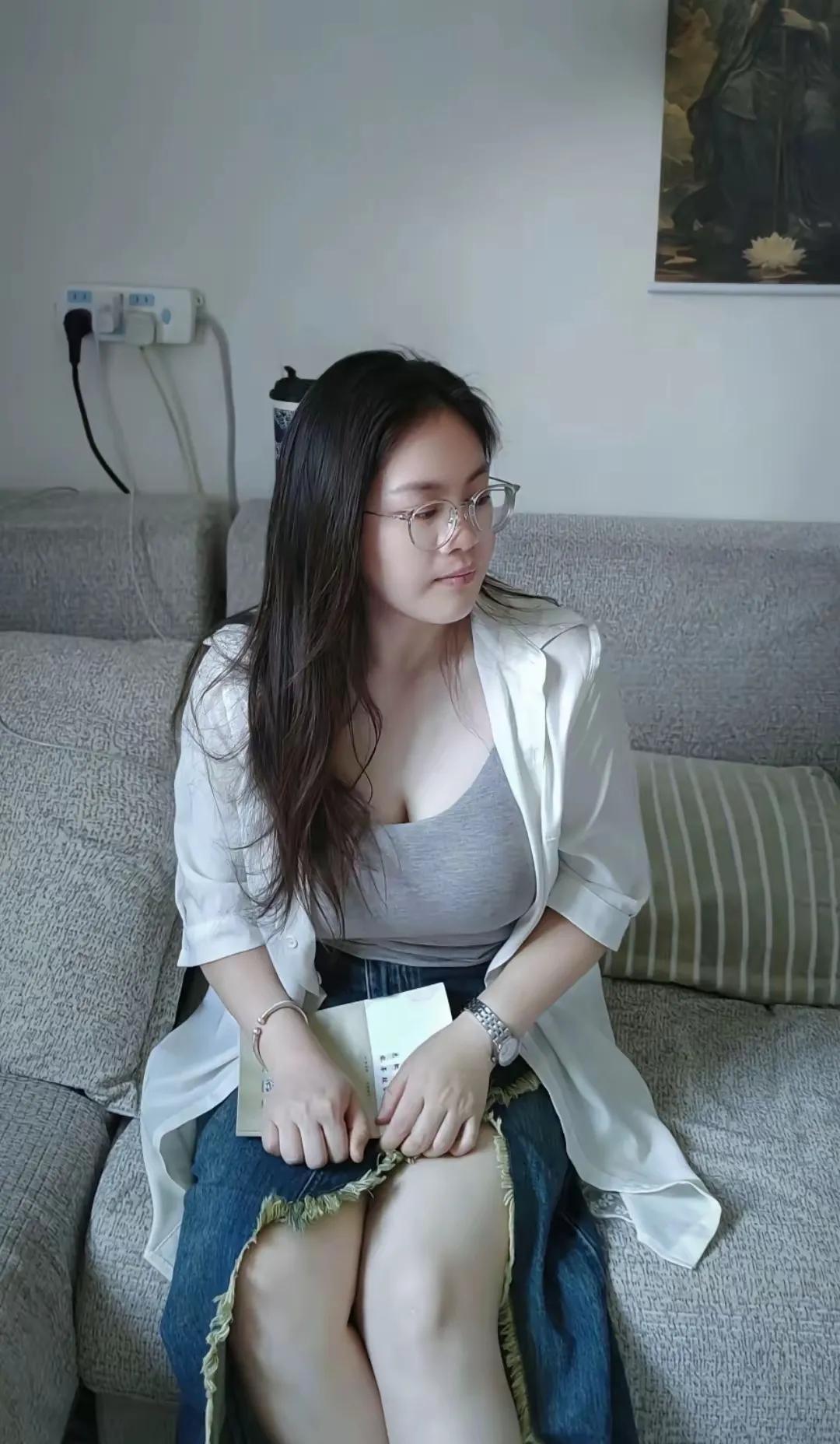 老师单个来家访，完事我请她吃饭，她居然同意了，你知道这是为啥？不知道了吧，实话告
