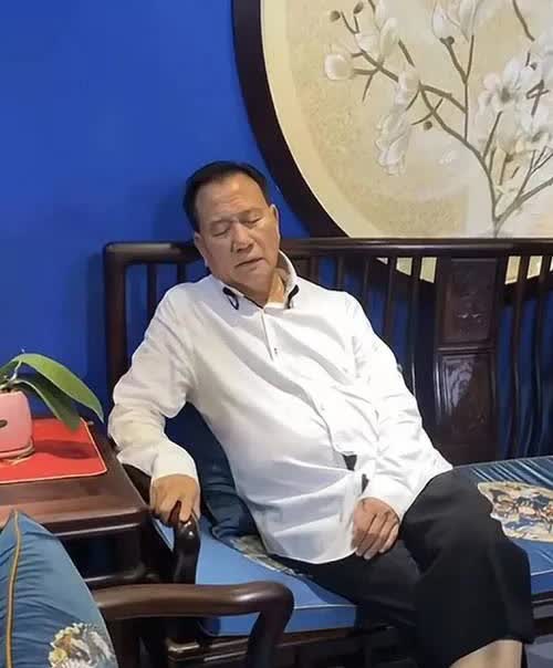 万梓良并不是一个落魄的人！前几天看到一个关于万梓良的新闻，说他在香港的家破产了，