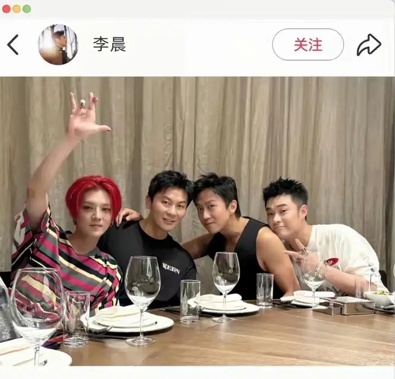 李晨尴尬的都快要脚趾抠地了。

他也没想到事情会发展成为这样。

鹿晗演唱会，他