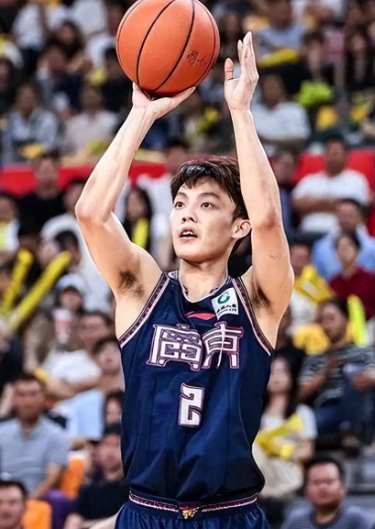 高端局不必强求徐杰的发挥，他的身高和速度，现在已经是极限！
昨日广东对山西一战，