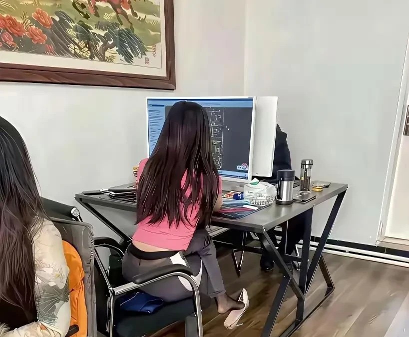 这么热的天里面还穿着贴身袜子真的不闷不热吗？