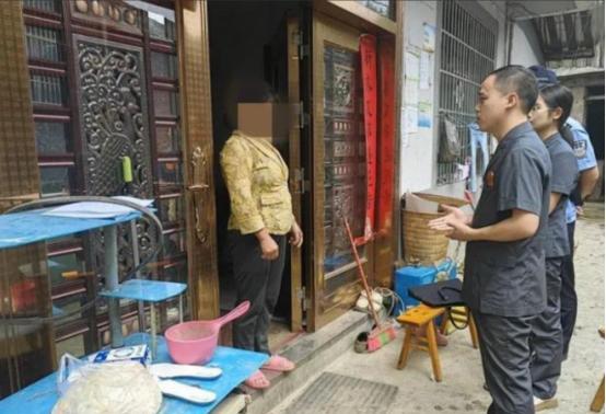 “脸都不要了！”贵州铜仁，一蛋糕店女员工攒钱多日，终于拿下价值9500元的苹果手