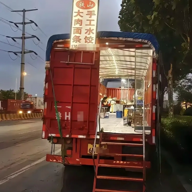 见过这种小吃摊吗
