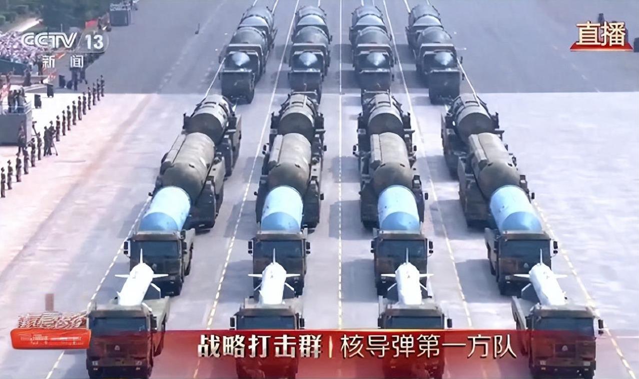 轰-6终于能打到美国了！惊雷-1导弹有重大战略价值
看过阅兵式的朋友们，你们注意