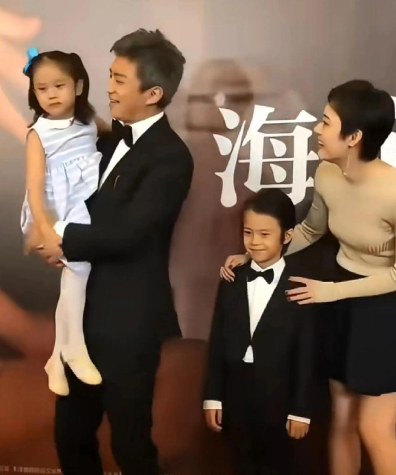 娱乐圈一直都是“婚姻易碎区”
但是也不缺清流的存在
邓超孙俪这对夫妻太让人羡慕了