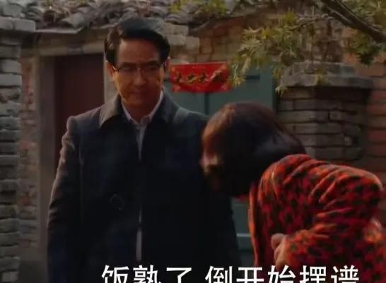 《小巷人家》庄筱婷和林栋哲领证以后，庄超英看到林栋哲，哪里都看不顺眼
黄玲接受的