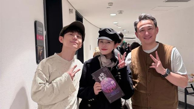 陈妍希离婚后首发文谈放下，晒与何炅黄磊合照，暴瘦后颜值回春