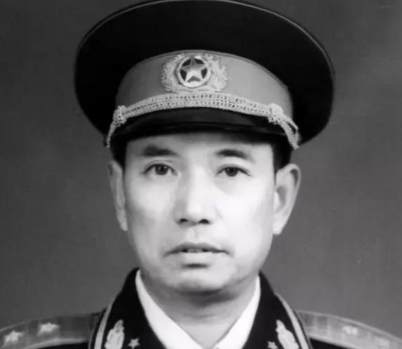 1982年，开国少将尤太忠在部队视察工作的时候，和一位副团长聊了几句，感觉和这位