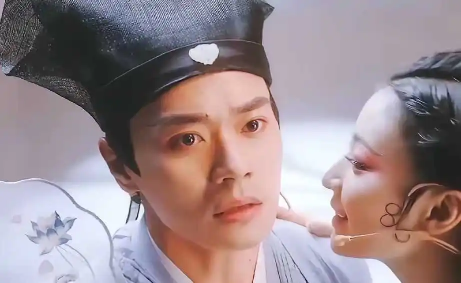 曹俊演的许仙绝对比叶童好
