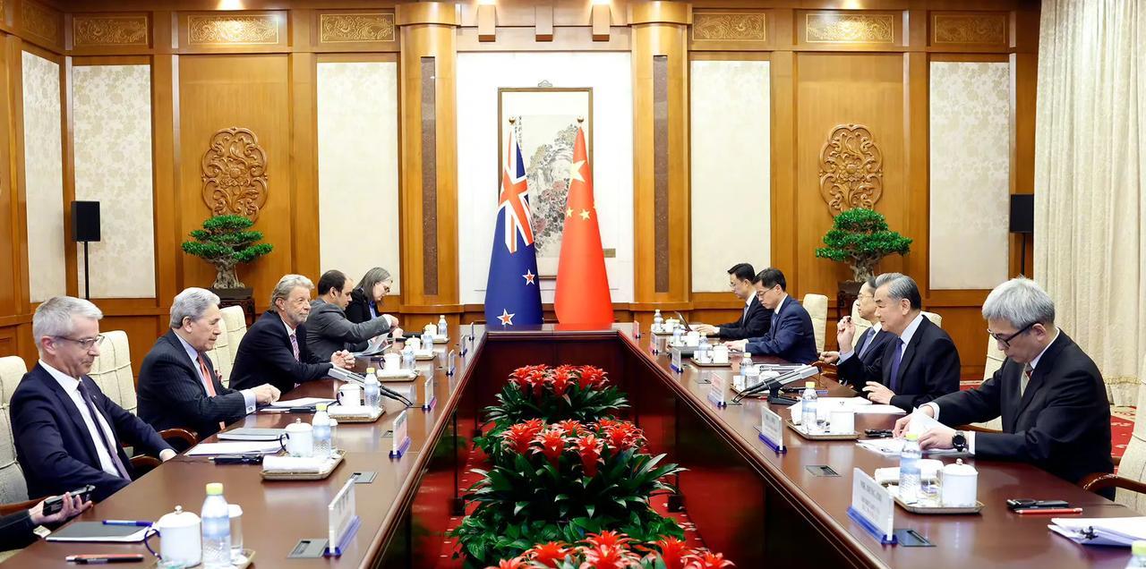 中国和新西兰谈妥了
近日，王毅在北京同新西兰副总理兼外长彼得斯举行会谈，双方有多