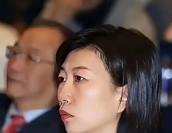 天津女排半决赛与上海的比赛，明明局局领先达6分之多，刘美君等后生小将一个个像打满