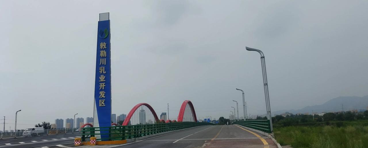 金海大桥，横跨在乌素图沟河道上