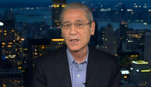 如果说男足是国运平衡器的话，那么美国人章家敦也算是国运的“护法大师”。
这位出生