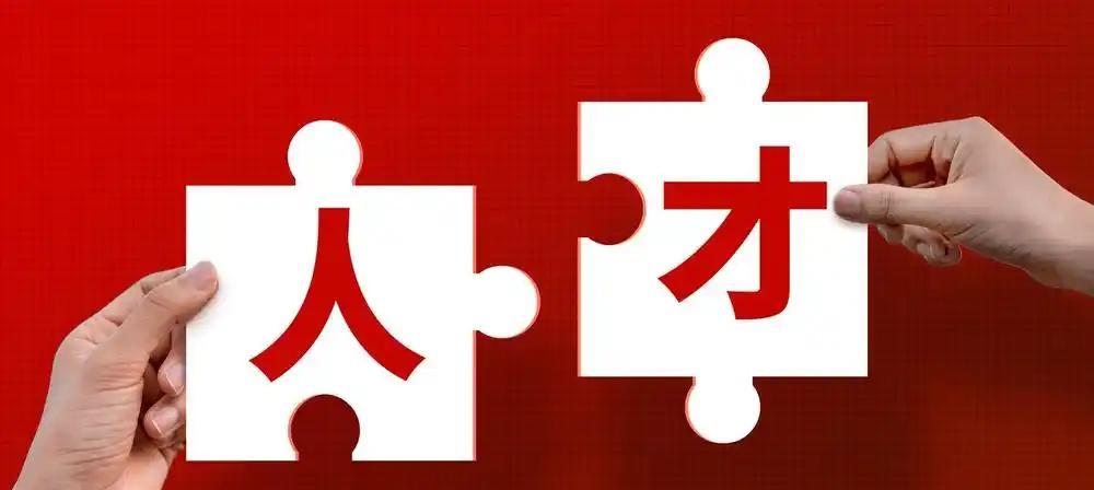中美“差距”究竟在哪？邱震海语出惊人：“中国辛辛苦苦在14亿人中培养人才，老美是