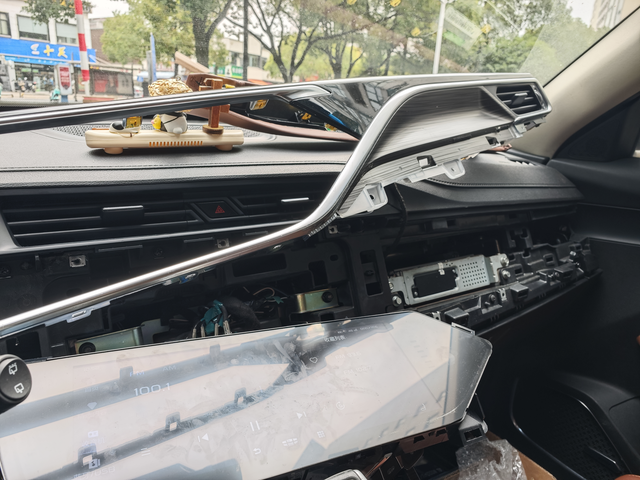 还有博越pro的老车主吗
自己修车机了，忍了4年的故障。买了个新机装上看看