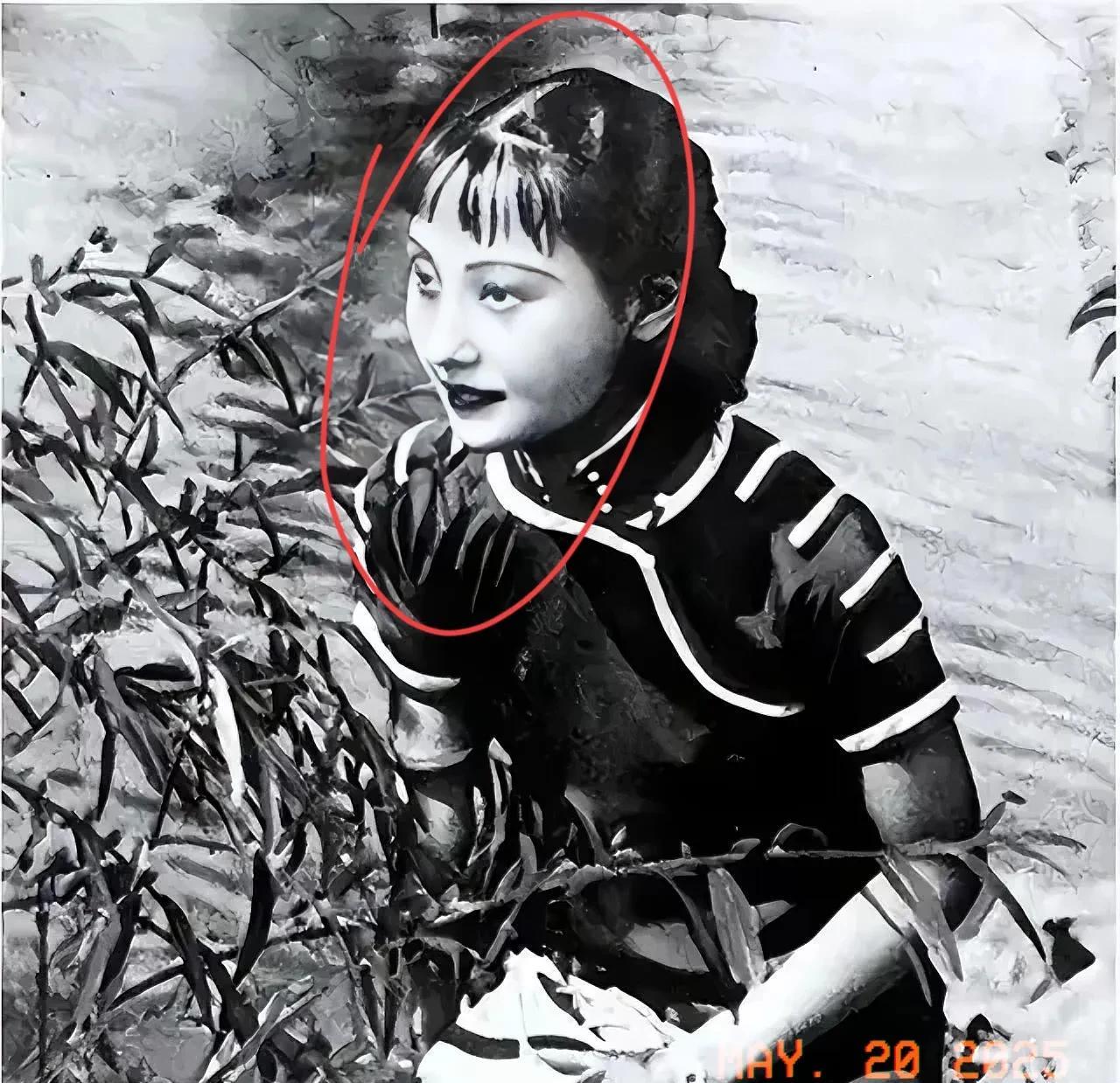 1978年，一伙人突然闯入一户农家......蒸汽模糊了眼睛。
灶膛里的火星子还