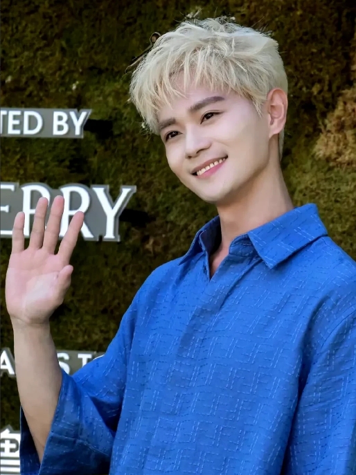 曹骏之所以翻红

最主要的一个原因

不是因为他是童年白月光，也不是因为他长得帅