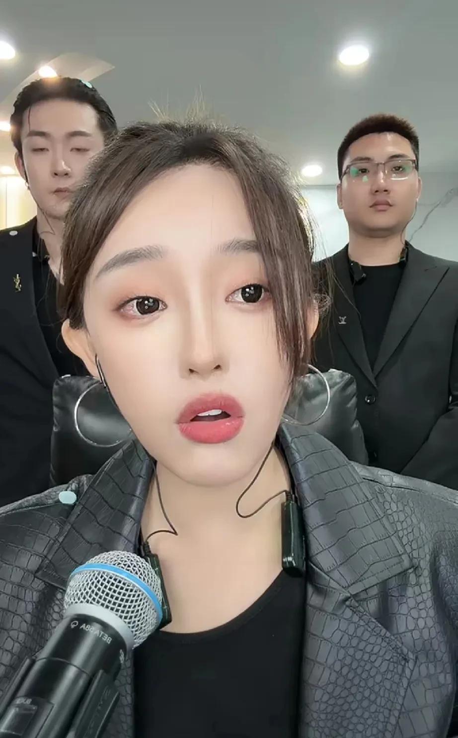 娜美归来，加速快手更新换代！昨晚娜美正式回归快手，公屏被“丈、道”两大家族节奏霸