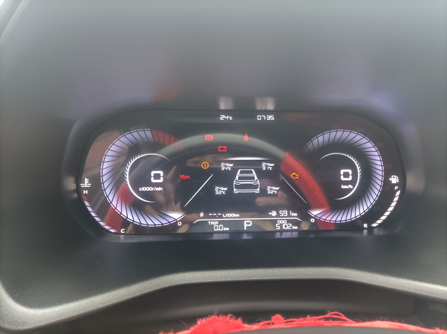 今早无法启动车子
发动机不响。什么原因？

