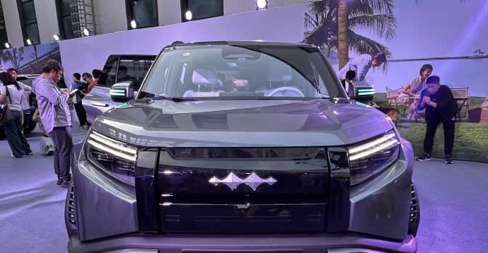 方程豹钛3上市，售价13.38万元-19.38万元。两驱版车型后置160kW电机