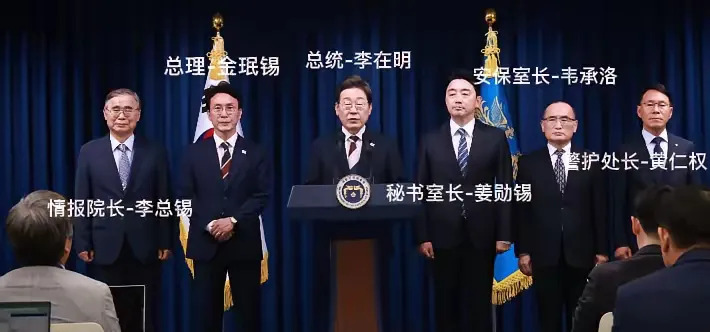 李在明新内阁亮相





韩国政坛要变天了！谁能想到，李在明政府这第一批内阁成