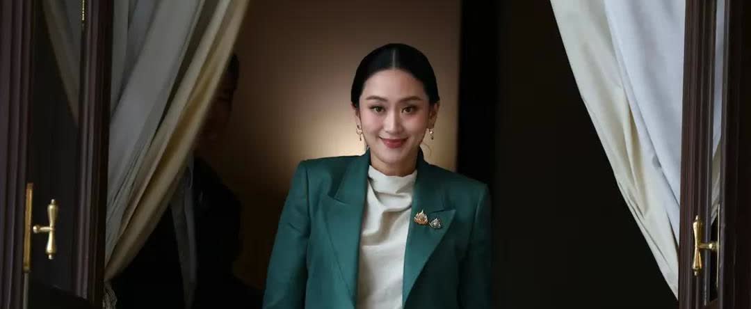 为泰党这盘棋下得险中求活！佩通坦借文化部长“软着陆”，既避军方锋芒，又靠王室背书
