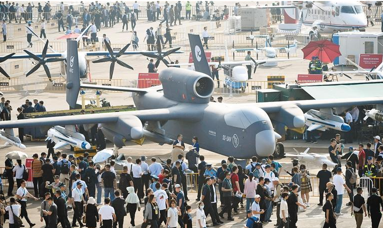 我滴乖乖！国产“空中无人机航母”来了，彻底改写空战游戏规则！本以为媒体报道的00