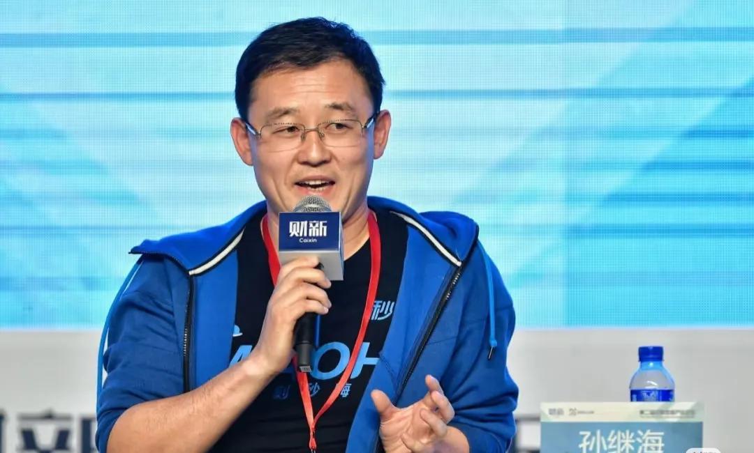 孙继海为啥追讨18万？
这事一深挖才发现
背后的真相让人惊掉下巴！
孙继海因为向