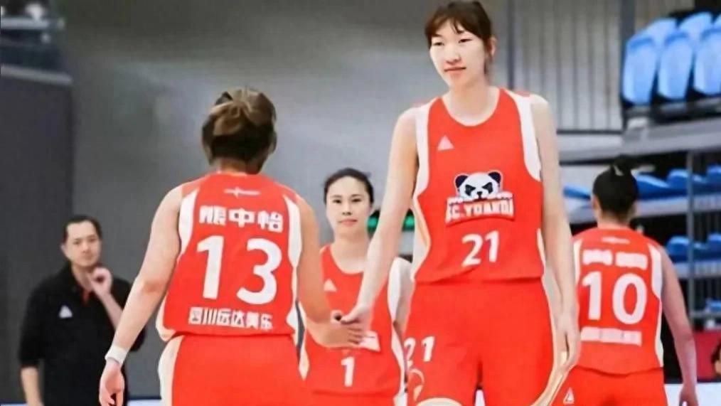 四川女篮到底有多强？替补阵容大胜黑龙江44分！3连冠稳了
