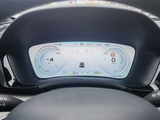 加满油EV模式自动启动发动机
比亚迪现在是要上天啊，早上高高兴兴去加油站加满油，